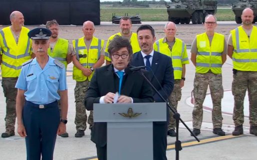 Milei cruzó al kirchnerismo en la presentación de los aviones F-16: “Para ellos, soberanía es una gran villa miseria decorada con banderines”