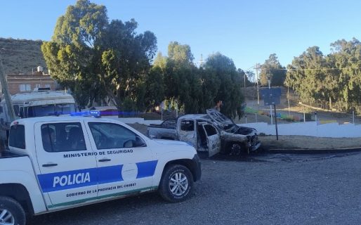 Incendiaron una Amarok estacionada en una de las calles del barrio Abel Amaya 