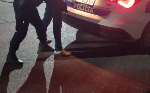 Entró a los piedrazos a la casa de su hermano y terminó detenido