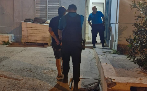 Discusión y forcejeo por un vehículo: un hombre fue aprehendido tras lastimar a su pareja