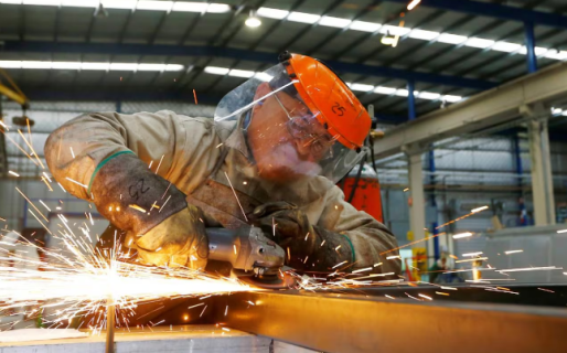 La construcción y la industria registraron caídas en octubre, según el INDEC