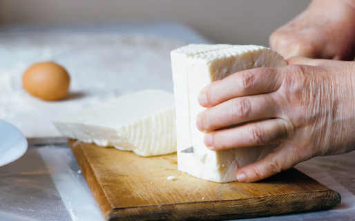 ANMAT y SENASA alertaron por una bacteria en un queso de consumo masivo: riesgos, lote afectado y las recomendaciones