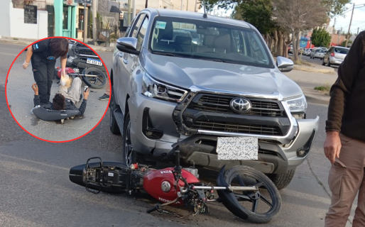 Un motociclista fue hospitalizado tras ser embestido por una Hilux