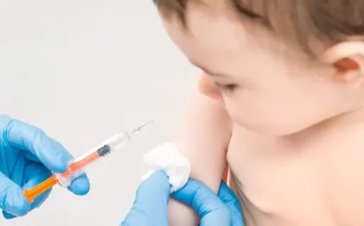 Adelantan la segunda dosis de la vacuna Triple Viral para reforzar la protección infantil