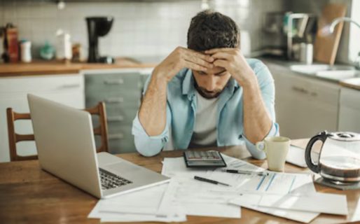 Uno de cada 3 jóvenes aprende sobre dinero en redes sociales: los riesgos que se corten por la falta de educación financiera