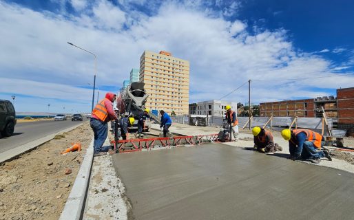 Realizan mejoras viales y nuevos estacionamientos en el barrio Cívico