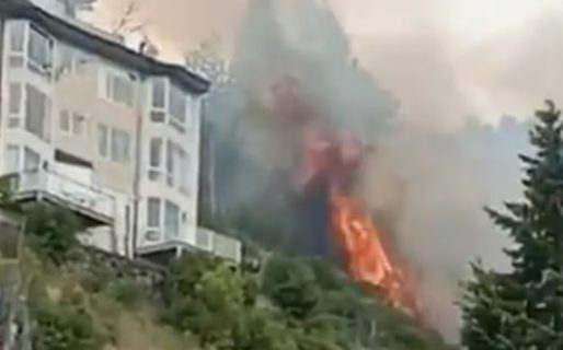 Grave incendio forestal en Bariloche: evacuaron un sanatorio y hay preocupación en la zona