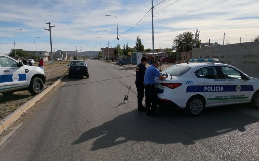 Corría para escapar de un perro y un auto la atropelló: terminó hospitalizada