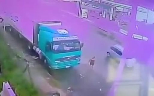 Brutal femicidio: un hombre discutió con su pareja, la golpeó y la atropelló con un camión