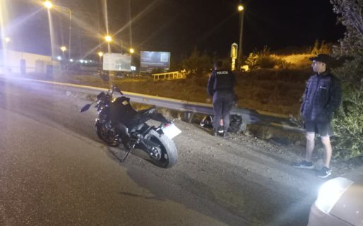 <strong>Lo encerraron en la rotonda de Ruta 3 y 26 y terminó en el suelo: quedó hospitalizado</strong>