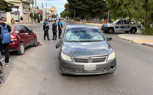 «Venían corriendo a todo lo que daba el auto»: un testigo vio cómo atropellaron al jubilado en plena Rivadavia