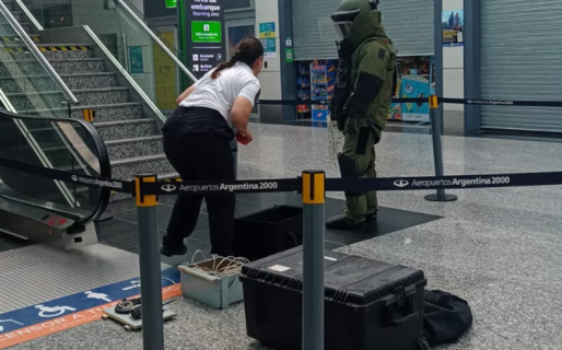 Tensión en el aeropuerto: una mujer aseguró que llevaba una bomba y evacuaron a los pasajeros