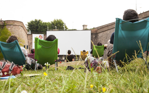 Rada Tilly revive el “Cine a la Fresca”: noche de películas en la Plaza Piedrabuena