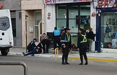 Un hombre de 63 años fue apuñalado en pleno centro y su ex pareja quedó detenida