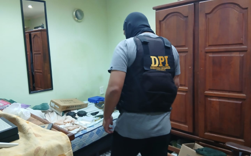 Secuestran armas, municiones y un vehículo con irregularidades tras allanamientos en B° Divina Providencia