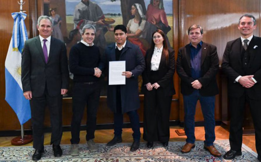 Luis Caputo se suma a las negociaciones por el Presupuesto 2026 y mantendrá dos reuniones clave esta semana