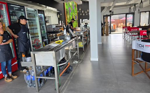 Fueron estafados en pleno armado del local, pero siguieron adelante: “No vamos a bajar los brazos”