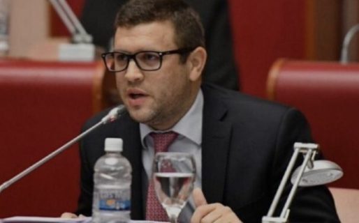 Pais denuncia endeudamiento récord y destrucción de la calidad institucional en Chubut