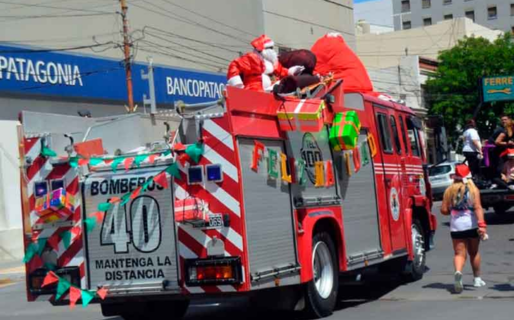 Cómo serán los recorridos de Bomberos con Papá Noel en zona sur y el centro de Comodoro