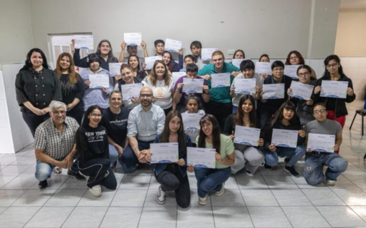 Se celebró el cierre de la capacitación de jóvenes pasteleros en barrio José Fuchs