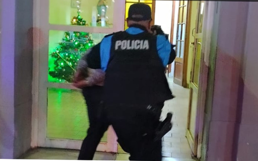 Un joven de 22 años fue detenido tras atacar con un cuchillo a un hombre durante un intento de robo