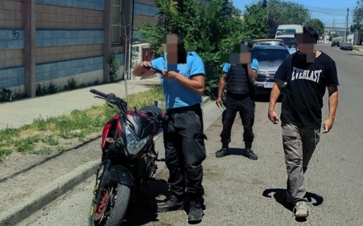 Pensó que era su moto robada: no era la misma, pero la Policía la secuestró al descubrir el chasis adulterado