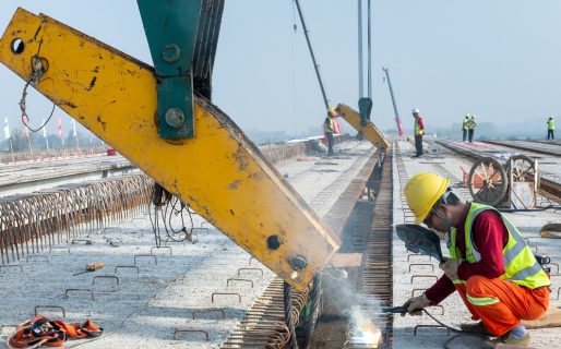 El Gobierno impulsa recortes en las indemnizaciones y una fuerte rebaja de los aportes patronales