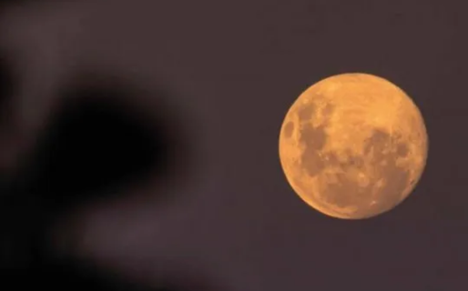 Cuándo se verá la Superluna y la primera lluvia de meteoritos en 2026