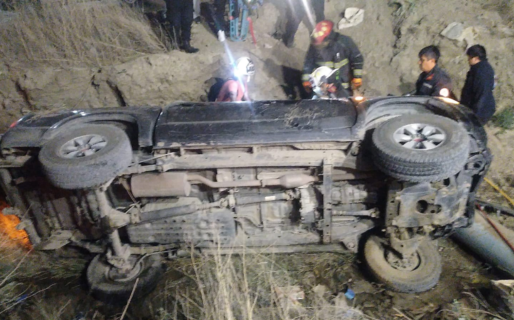 Un conductor provocó un vuelco y los dos acompañantes terminaron en el hospital: dio positivo el alcoholemia