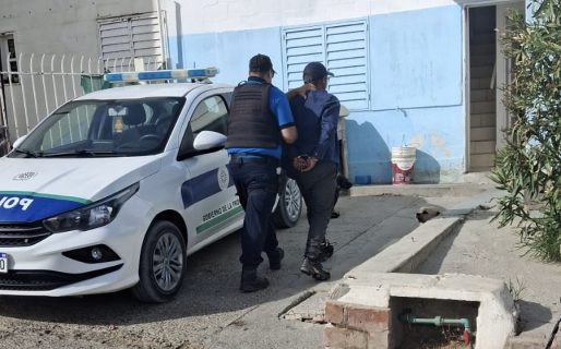 Sustrajo mercadería de una farmacia y fue detenido a pocas cuadras