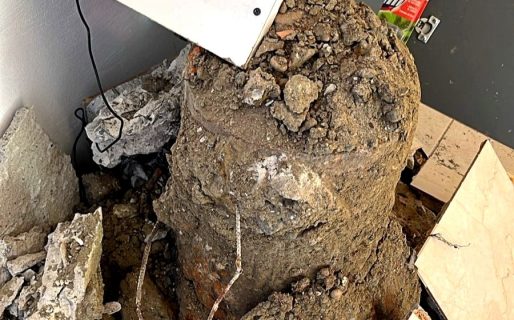 Le salió un pozo petrolero a un vecino de Sismográfica adentro de su casa