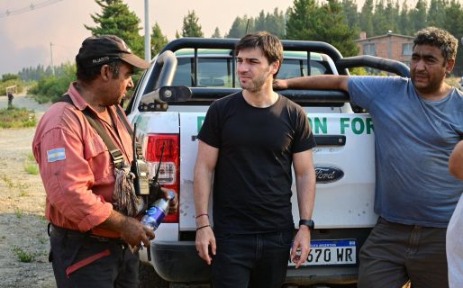 «Espalda con espalda, los chubutenses salimos adelante»: Torres recorrió las viviendas dañadas por los incendios