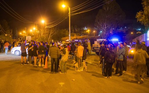Evacuación urgente en barrio Sismográfica: el desmoronamiento del cerro destruyó viviendas