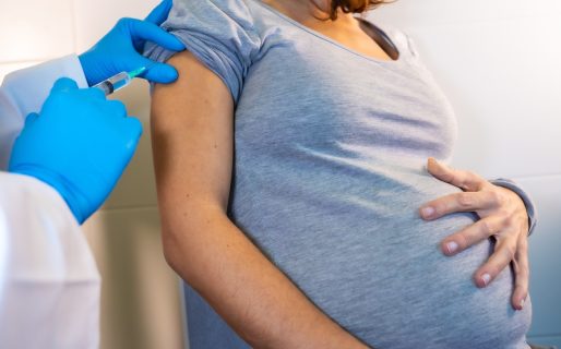 Inició la campaña de vacunación gratuita contra el Virus Sincicial Respiratorio