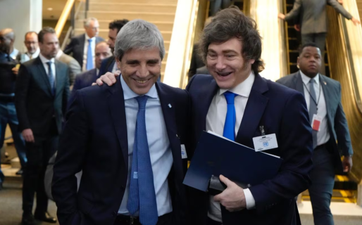 El Gobierno celebra la baja del riesgo país, pero descarta volver al mercado internacional de deuda