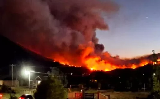Emergencia en Los Alerces: el fuego avanza y obligan a cerrar la Ruta 71