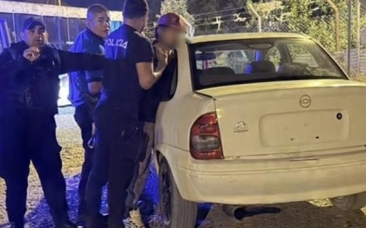 Llevaban armas blancas, escaparon en un auto y casi atropellan a una policía