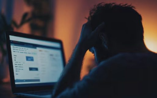 <strong>Alerta por una estafa virtual que usa la imagen de YPF y promete ganancias millonarias: las advertencias de la petrolera</strong>