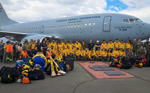 Llegan refuerzos del norte del país para combatir el incendio en el Parque Nacional Los Alerces
