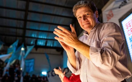 El gobernador de Tierra del Fuego enfrenta una fuerte crisis económica y Luis Caputo salió a criticarlo