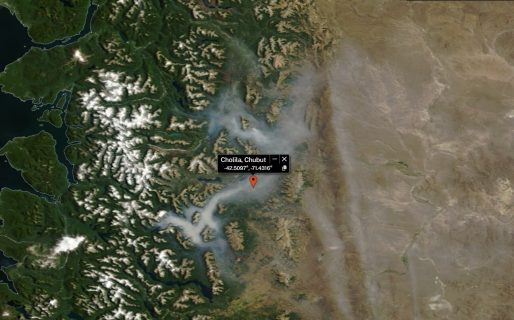 Cholila desaparece bajo el humo: la impactante imagen que captó la NASA