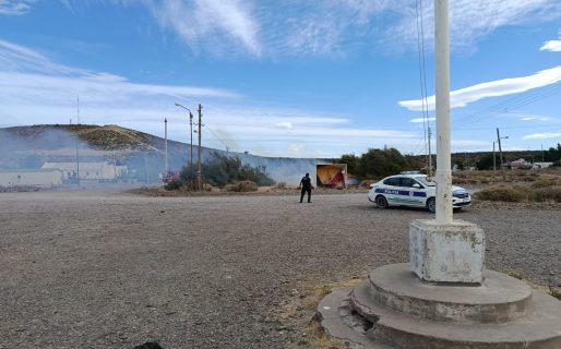 Un cable eléctrico caído habría provocado un incendio de pastizales en Astra