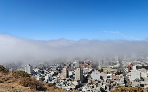 Por la niebla, un vuelo debió esperar media hora para aterrizar en Comodoro, no pudo y terminó yendo a Trelew
