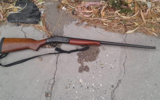 En plena madrugada salió al patio a realizar disparos con una escopeta pero se excusó diciendo que “vio personas y sombras”