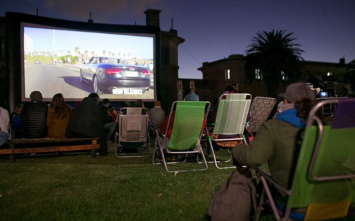 Esta noche habrá un ciclo de cine al aire libre en Rada Tilly: «Trae tu reposera, banquito, almohadones»