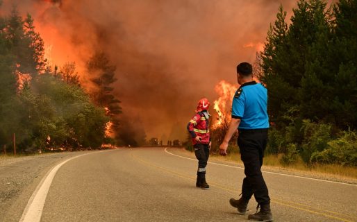 Incendios en la Cordillera: Despliegue total del Gobierno provincial con más de 200 brigadistas y 7 medios aéreos en operación