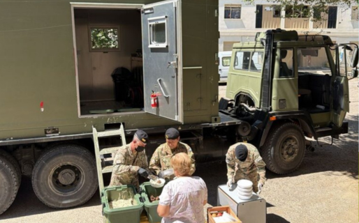 El Ejército refuerza la asistencia: preparan 300 raciones diarias y sumarán soldados para las mudanzas