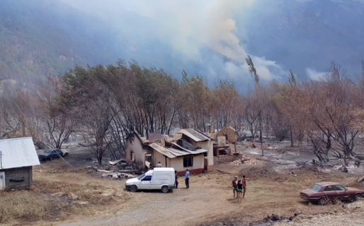 El incendio dejó 34 viviendas con pérdidas totales en Epuyén