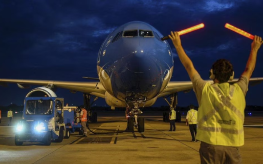 Vuelos en alerta máxima: termina la conciliación de los controladores aéreos y se reaviva el riesgo de paros en vacaciones