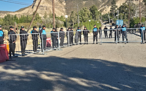 El Club Talleres llevó café a los policías que custodian el vallado en Sismográfica